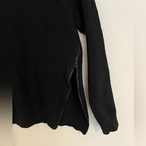 Theory size XS wool blend turtleneck with zippered sides - Picture 2 of 3